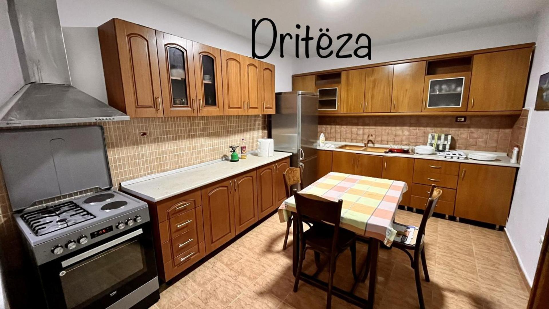Driteza Hotel Korce Exterior photo